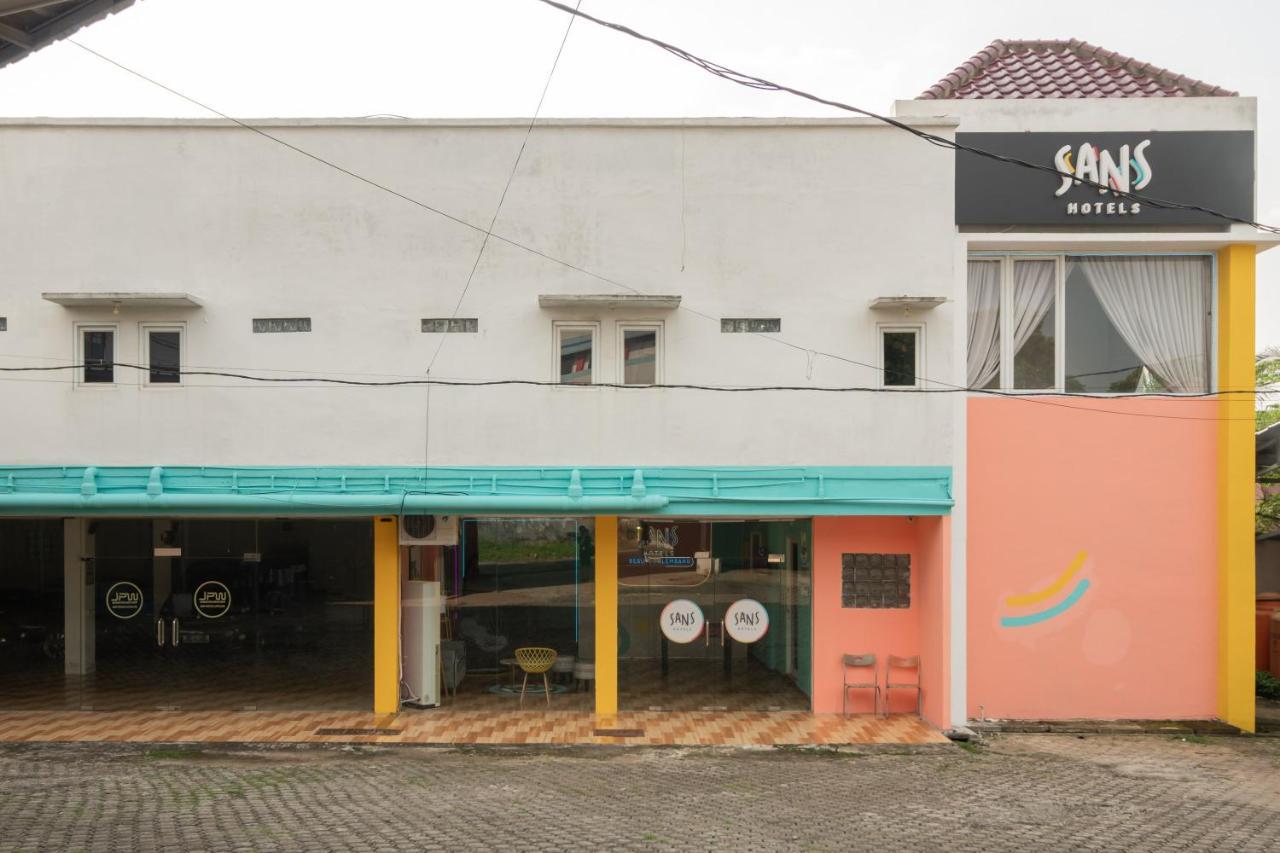 Sans Hotel Beauty Palembang Exterior photo
